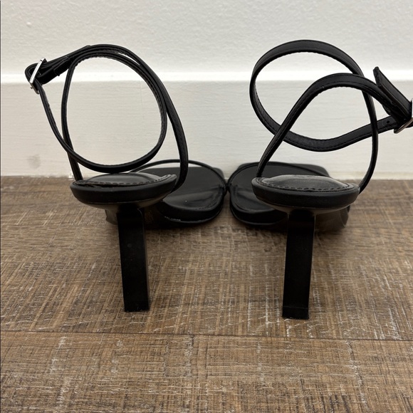 STEVE MADDEN Black minimal sq toe strappy sandal - Picture 4 of 5